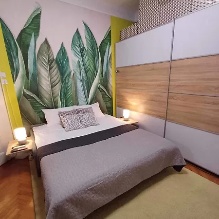 Margaret Bridge Spot Apartment *